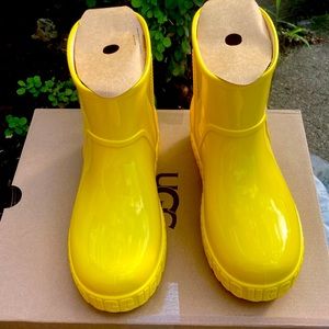 UGG Women’s Rain Boot Drizlita Canary 7 NWT!